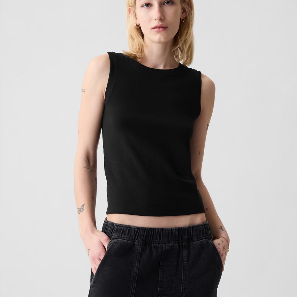 Gap Modern Shell Tank in Black